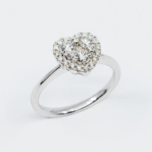 Anello cuore Liberty White - Gioielleria Casavola di Noci - gioiello in oro bianco 18 carati con diamanti - idee regalo proposta di matrimonio romantica