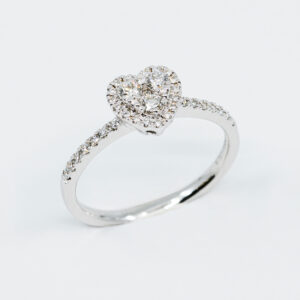 Anello cuore Liberty White Pavé - Gioielleria Casavola di Noci - gioiello in oro bianco 18 carati con diamanti - idee regalo proposta di matrimonio romantica