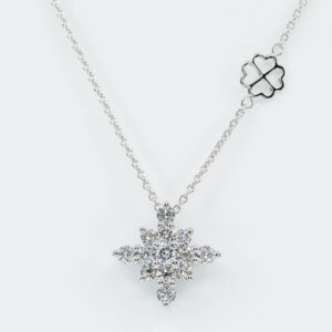 Collana Snowflake diamanti white - Gioielleria Casavola di Noci - gioiello in oro bianco 18 carati - idee regalo laurea ragazza