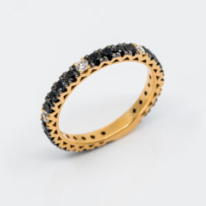 Girodito diamanti neri Infinity rosé - Gioielleria Casavola di Noci - anello in oro rosa 18 carati - idee regalo proposta di matrimonio originale e alternativa