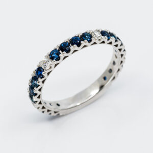 Girodito zaffiri Infinity white - Gioielleria Casavola di Noci - in oro bianco 18 carati con diamanti - idee regalo per una neo mamma