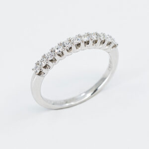 Veretta 11 diamanti white - anello in oro bianco 18 carati - idee regalo per fidanzamento - Gioielleria Casavola di Noci