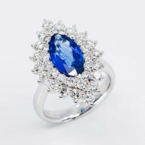 Anello Navette Zaffiro Prestige in oro bianco 18 carati con diamanti - idea regalo compleanno 60 anni mamma - Gioielleria Casavola di Noci