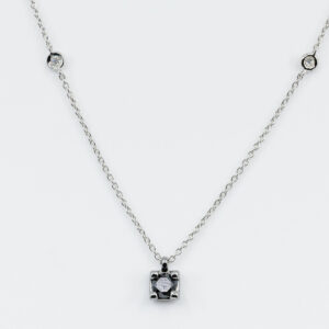 Collana punto luce diamante nero uomo black square - Gioielleria Casavola di Noci - gioiello in oro bianco 18 carati - idee regalo compleanno 40 anni marito