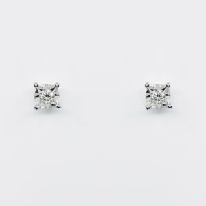 Orecchini punto luce diamante sfaccettato White - Gioielleria Casavola di Noci - gioiello in oro bianco 18 carati - idee regalo compleanno diciott’anni ragazza