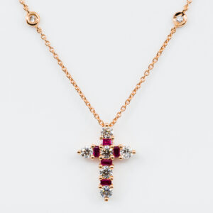 Collana Croce Fidelis Rose Rubini e Diamanti - Gioielleria Casavola di Noci - gioiello in oro rosa 18 carati - idee regalo cresima adulto donna