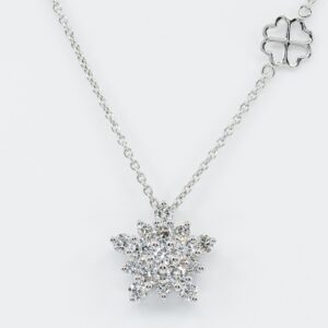 Collana King Snowflake diamanti white - Gioielleria Casavola di Noci - gioiello in oro bianco 18 carati - idee regalo compleanno 40 anni moglie