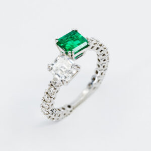 Girodito smeraldo Toi et Moi Prestige - Gioielleria Casavola di Noci - in oro bianco con diamanti - gioiello per una donna in carriera