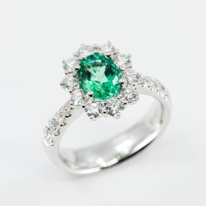 Anello pavé smeraldo Sunflower Nature - Gioielleria Casavola di Noci - in oro bianco con diamanti - gioiello per un manager donna