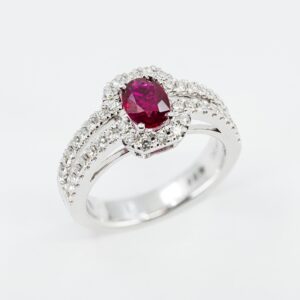 Anello rubino pavé Prestige - Gioielleria Casavola di Noci - in oro bianco 18 carati con diamanti - idea regalo per proposta di matrimonio - luxury