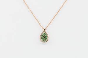 Collana goccia Liberty Rose smeraldi - Gioielleria Casavola Noci - idee regalo fidanzata - main - regali per ogni occasione