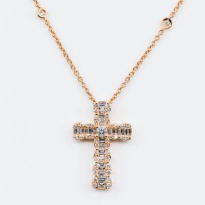 Collana Croce Fidelis Précieux rosé - Gioielleria Casavola di Noci - gioiello in oro rosa 18 ct con diamanti - idee regalo cresima adulto donna importante