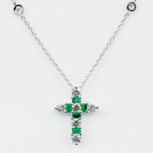 Collana Croce Fidelis White Smeraldi e Diamanti - Gioielleria Casavola di Noci - in oro bianco 18 carati - idee regalo cresima adulto