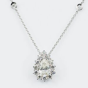 Collana diamante goccia pavé Prestige - Gioielleria Casavola di Noci - gioiello in oro bianco 18 carati - idee regalo per donna che ama il lusso