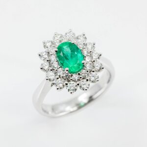 Anello smeraldo Green Dalia Nature - Gioielleria Casavola di Noci - in oro bianco 18 carati - gioiello per una donna che ha tutto
