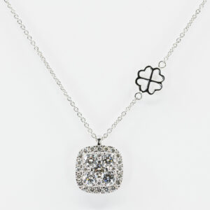 Collana Invisible quadrata oro bianco - Gioielleria Casavola di Noci - gioiello con diamanti tondo brillante - idee regalo compleanno 50 anni moglie