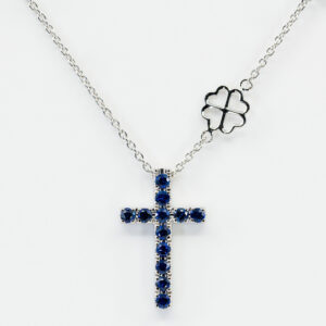 Collana croce zaffiri Angelus base white - Gioielleria Casavola di Noci - gioiello in oro bianco 18 carati con diamanti - idee regalo comunione maschietto