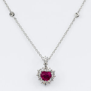 Collana cuore rubino pavé diamanti Prestige - Gioielleria Casavola di Noci - in oro bianco 18 carati - idea regalo romantica moglie occasione importante