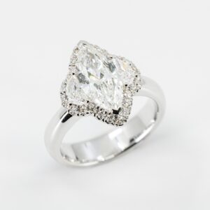 Anello diamante marquise Prestige - Gioielleria Casavola di Noci - gioiello in oro bianco 18 carati - idee regalo per una donna che ama le cose belle