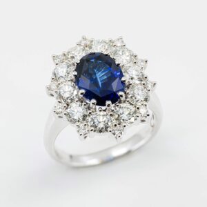 Anello rosetta flower zaffiro Prestige - Gioielleria Casavola di Noci - gioiello in oro bianco 18 carati con diamanti - idee regalo per donna che ama il luxury