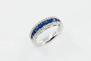 Anello a fascia zaffiri white Prestige - Gioielleria Casavola Noci - wishlist - idee regalo donne - high end jewelry ring