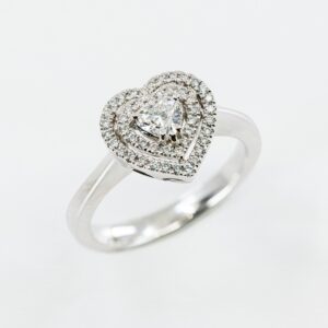 Anello cuore pavè diamanti white Prestige - Gioielleria Casavola di Noci - gioiello in oro bianco 18 carati - idee regalo per una proposta di matrimonio romantica