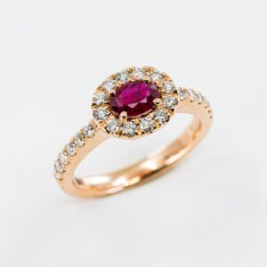 Anello rubino rosé pavé Little Prestige - Gioielleria Casavola di Noci - in oro rosa 18 carati con diamanti - idea regalo proposta di matrimonio originale