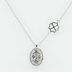 Collana pendente ovale Liberty White - Gioielleria Casavola di Noci - gioiello in oro bianco 18 carati con diamanti - idee regalo compleanno 50 anni moglie