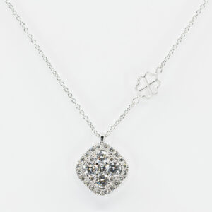 Collana rombo oro bianco Invisible - Gioielleria Casavola di Noci - gioiello con diamanti taglio brillante - idee regalo compleanno 50 anni moglie