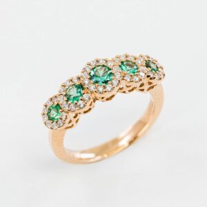 Veretta 5 smeraldi pavé rosé - Gioielleria Casavola di Noci - in oro rosa 18 carati - idee regalo per proposta di matrimonio originale e colorata