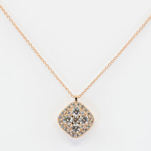 Collana rombo oro rosa Invisible - Gioielleria Casavola di Noci - gioiello con diamanti taglio brillante - idee regalo compleanno 50 anni moglie