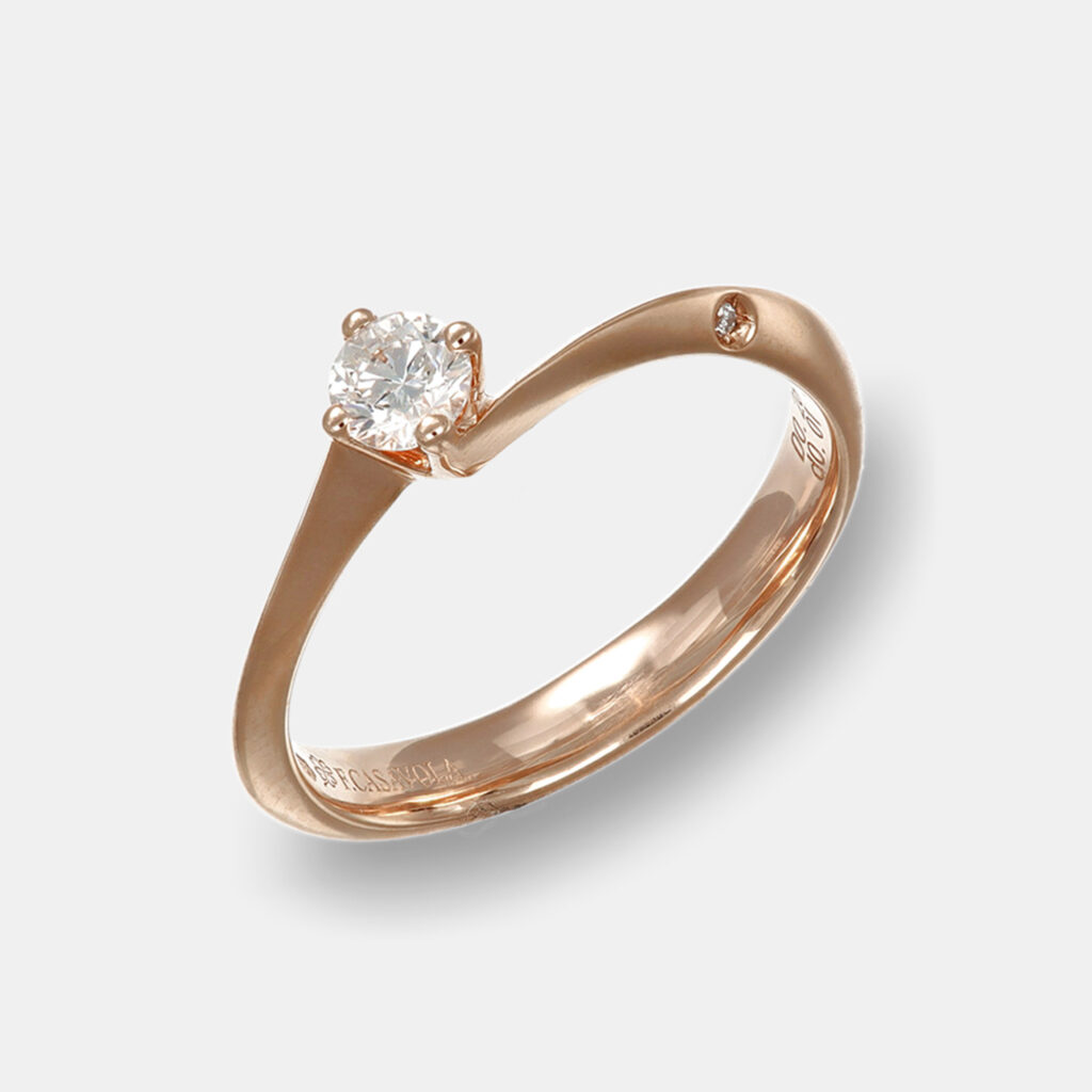 Anello solitario Harmony Rosé - Gioielleria Casavola di Noci - idee regalo per proposta di matrimonio in oro rosa 18 carati