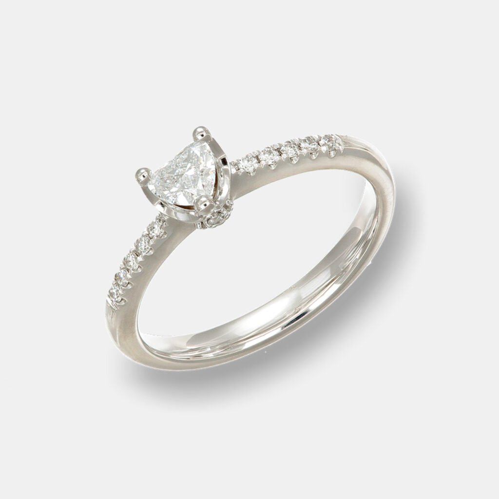Anello solitario diamante cuore pavé - Gioielleria Casavola di Noci - idee regalo per proposta di matrimonio in oro bianco 18 carati