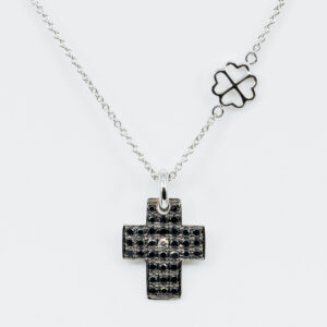 Collana croce diamanti neri Angelus White - Gioielleria Casavola di Noci - gioiello in oro bianco 18 carati - idee regalo cresima ragazzo maschio
