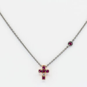 Collana croce rubini Angelus Redux Rosé - Gioielleria Casavola di Noci - in oro bianco 18 carati con diamante - idee regalo cresima adulto uomo