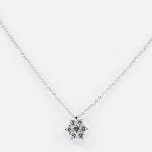 Collana stella Nature White - Gioielleria Casavola di Noci - gioiello in oro bianco 18 carati - idee regalo compleanno 30 anni donna