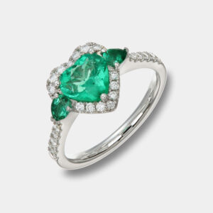 Anello con smeraldo cuore e diamanti Prestige White - Gioielleria Casavola di Noci - in oro bianco 18 carati - idee regalo per proposta di matrimonio romantica