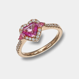 Anello con zaffiro rosa cuore Prestige Rosé - Gioielleria Casavola di Noci - gioiello in oro rosa 18 carati con diamanti - idee regalo per una proposta di matrimonio romantica