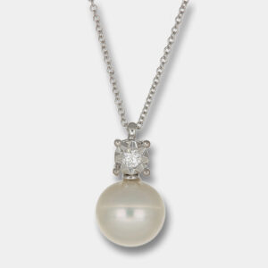 Collana punto luce diamante con pendente perla - Gioielleria Casavola di Noci - gioiello in oro bianco 18 carati - idee regalo compleanno 60 anni mamma