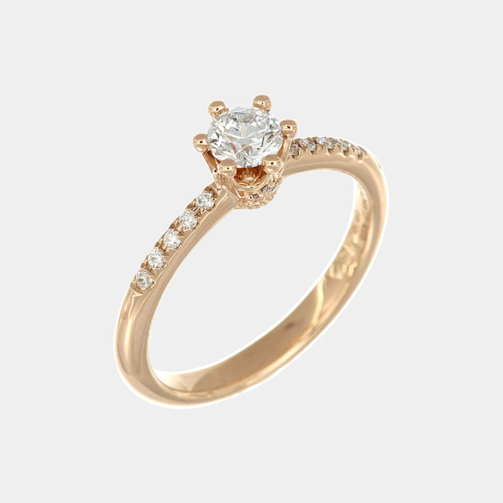 Anello solitario Crown Rosé - Gioielleria Casavola di Noci - idee regalo per proposta di matrimonio in oro rosa 18 carati