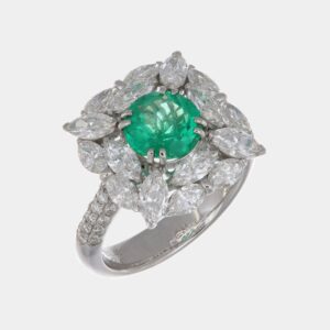 Anello con smeraldo e diamanti marquise Prestige - Gioielleria Casavola di Noci - anello in oro bianco 18 carati - idee regalo compleanno 60 anni moglie