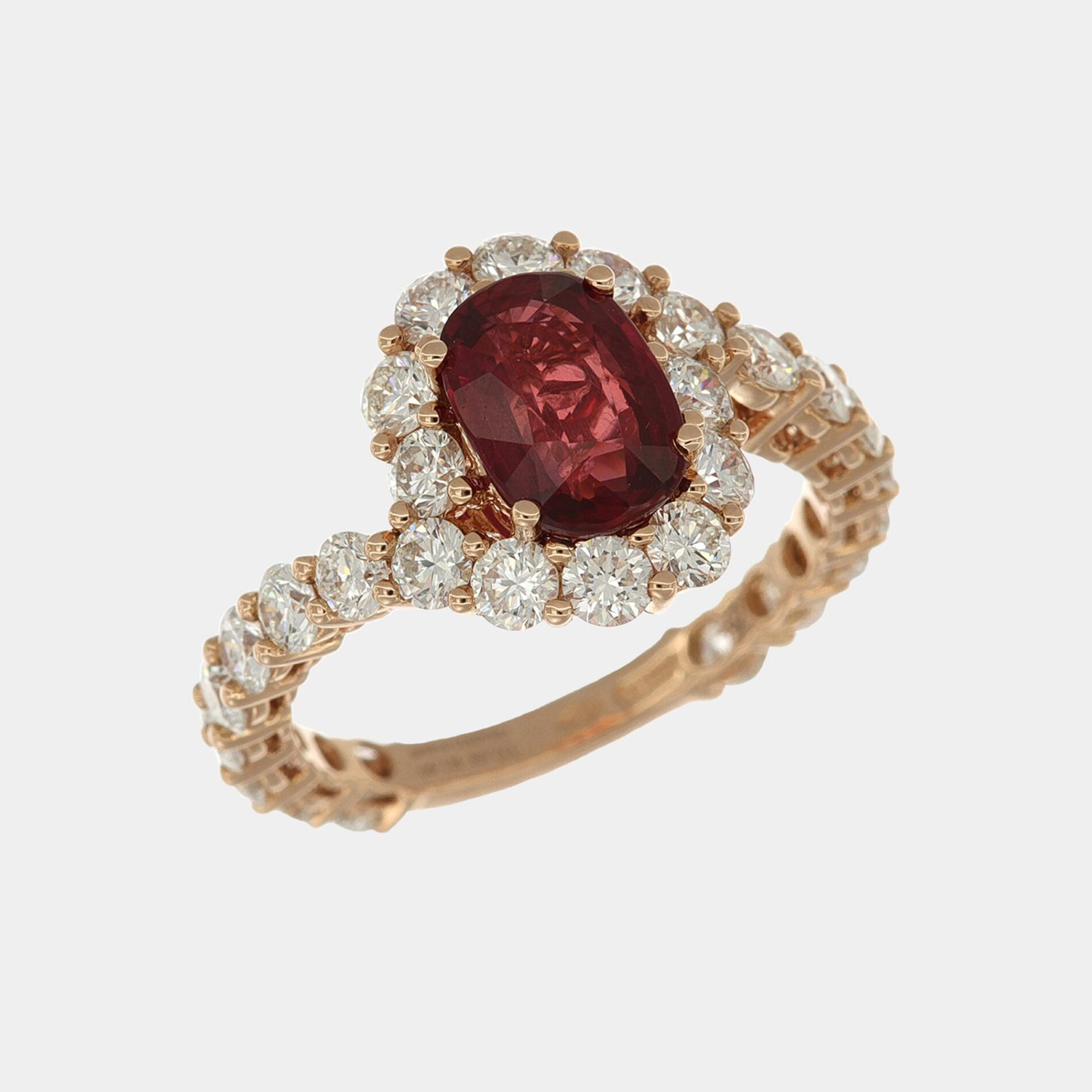 Anello rubino certificato Mozambico Prestige Rosè - Gioielleria Casavola di Noci - in oro rosa 18 carati con diamanti - idee regalo per una donna che ha già tutto