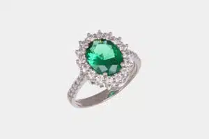 Anello rosetta oro bianco con zircone verde - Gioielleria Casavola di Noci - idee regalo compleanno fidanzata 18 anni