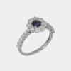 Anello zaffiro e diamanti Primula Nature White - Gioielleria Casavola di Noci - idee regalo per una neomamma da parte del papà