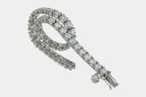 Bracciale tennis diamanti Prestige 10.01 ct. - Gioielleria Casavola di Noci - idee regalo per compleanno 50 anni moglie