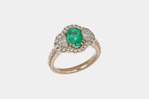 Anello smeraldo con diamanti mezzaluna Rosé Prestige - Gioielleria Casavola di Noci - idee regalo per compleanno 60 anni mamma