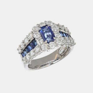 Anello zaffiro Blue Moon Prestige White - Gioielleria Casavola di Noci - gioiello in oro bianco 18 carati con diamanti - idee regalo per una donna di classe