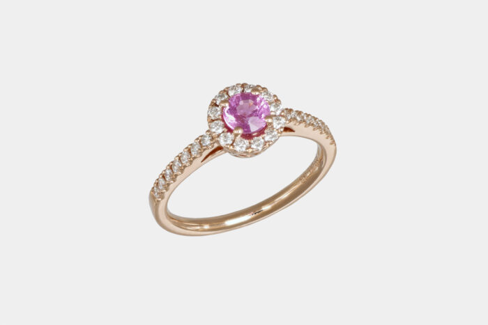 Anello zaffiro rosa tondo 0.63 ct Prestige Rose - Gioielleria Casavola di Noci - idee regalo compleanno 50 anni moglie - in oro con diamanti