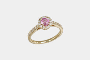 Anello zaffiro rosa tondo 0.63 ct Prestige Yellow - Gioielleria Casavola di Noci - idee regalo per proposta di matrimonio - in oro giallo con diamanti