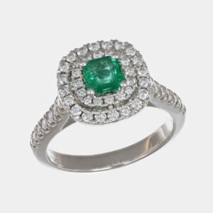 Anello double halo smeraldo 0.56 ct Prestige - Gioielleria Casavola di Noci - gioiello in oro bianco 18 carati con diamanti - idee regalo per proposta di matrimonio luxury